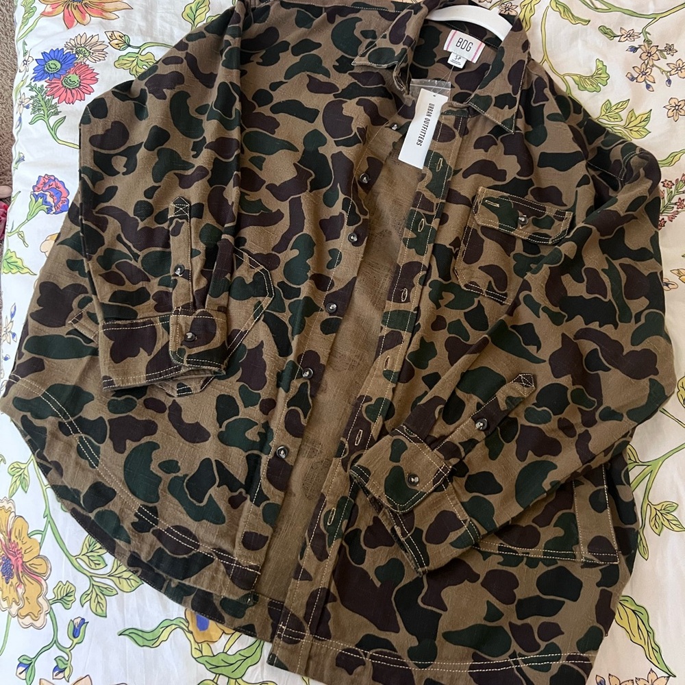 BDG oversize Camo Button Down Light Jacket
